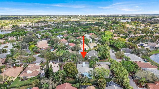 2091 Island Cir, Weston, FL 33326