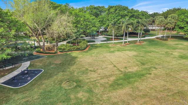 2091 Island Cir, Weston, FL 33326