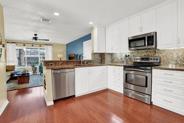 2091 Island Cir, Weston, FL 33326