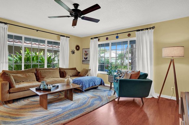 2091 Island Cir, Weston, FL 33326