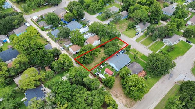 111 6th Avenue N, Texas City, TX 77590