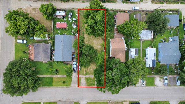 111 6th Avenue N, Texas City, TX 77590