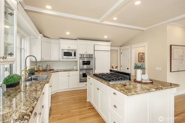 10030 NE 110th Street, Kirkland, WA 98033