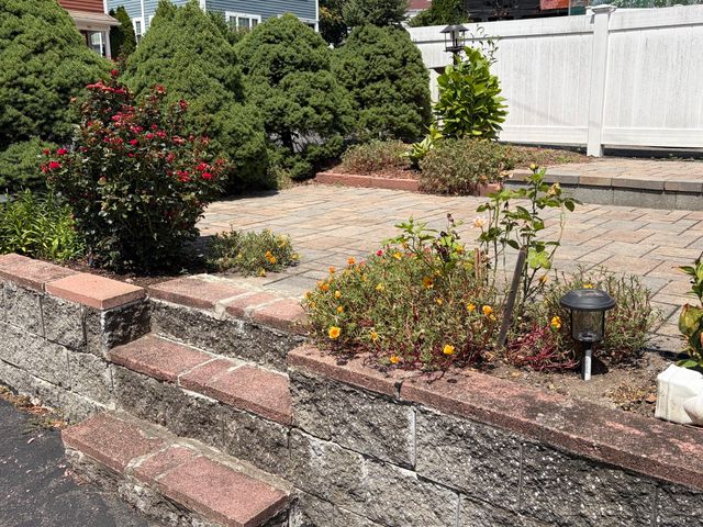 87 Pine Hill Cir, Waltham, MA 02451