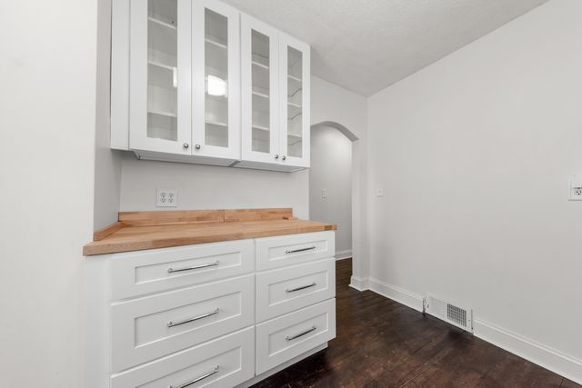 1642 Holmes Road, Ypsilanti Twp, MI 48198