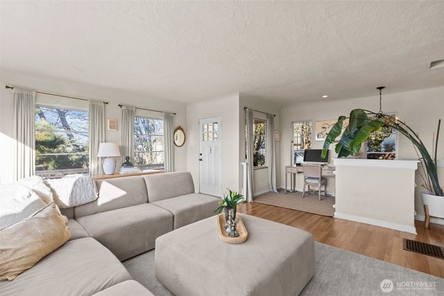 4411 SW Othello Street, Seattle, WA 98136