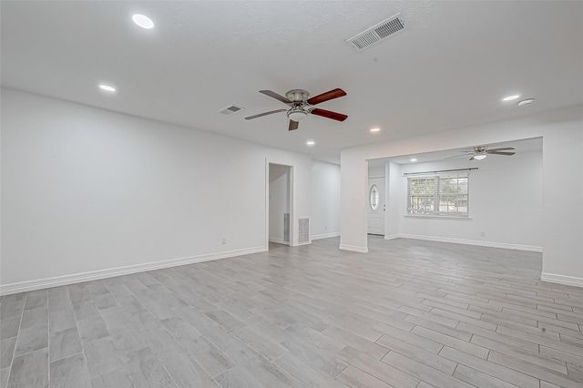 909 Oak Vista Court, Friendswood, TX 77546
