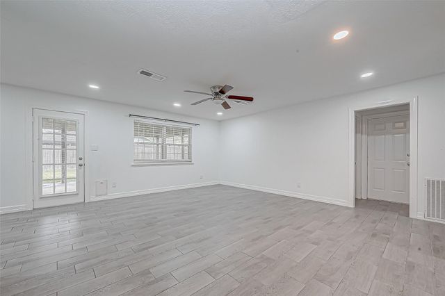 909 Oak Vista Court, Friendswood, TX 77546