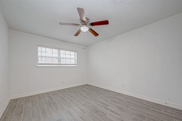 909 Oak Vista Court, Friendswood, TX 77546