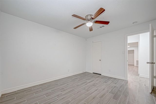 909 Oak Vista Court, Friendswood, TX 77546