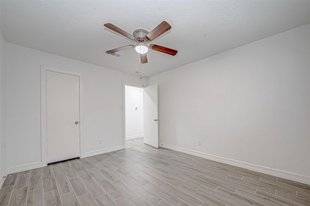 909 Oak Vista Court, Friendswood, TX 77546