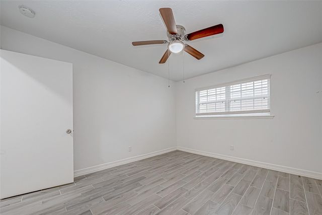 909 Oak Vista Court, Friendswood, TX 77546
