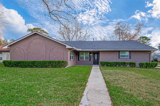 909 Oak Vista Court, Friendswood, TX 77546