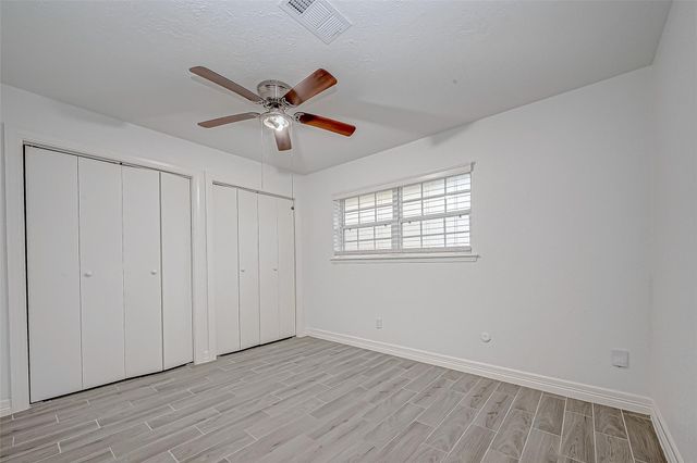 909 Oak Vista Court, Friendswood, TX 77546