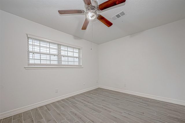 909 Oak Vista Court, Friendswood, TX 77546