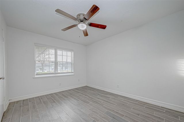 909 Oak Vista Court, Friendswood, TX 77546