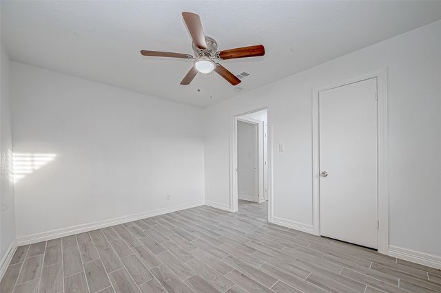 909 Oak Vista Court, Friendswood, TX 77546