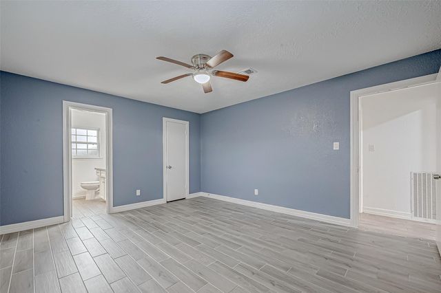 909 Oak Vista Court, Friendswood, TX 77546