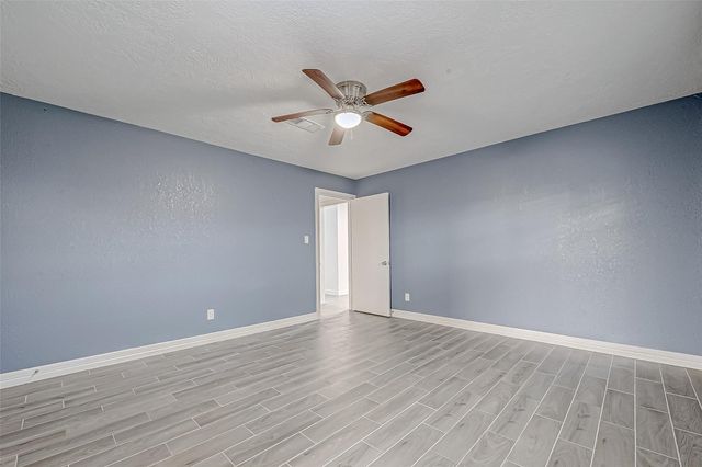 909 Oak Vista Court, Friendswood, TX 77546
