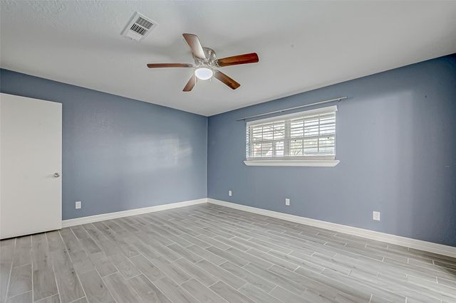 909 Oak Vista Court, Friendswood, TX 77546