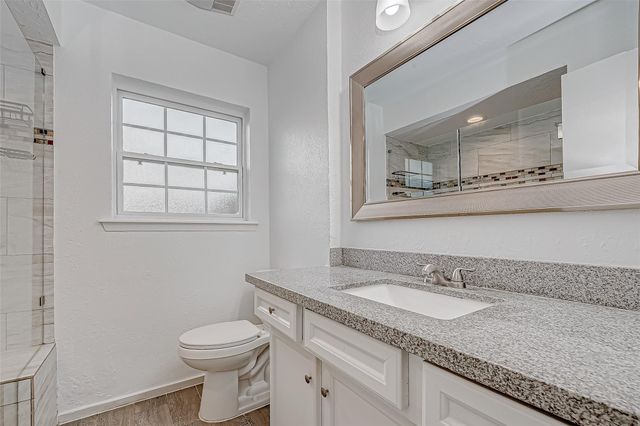 909 Oak Vista Court, Friendswood, TX 77546