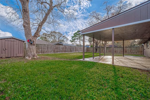 909 Oak Vista Court, Friendswood, TX 77546
