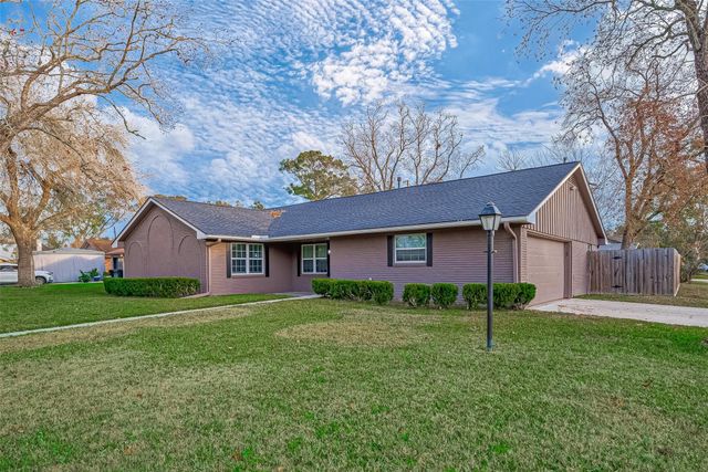 909 Oak Vista Court, Friendswood, TX 77546