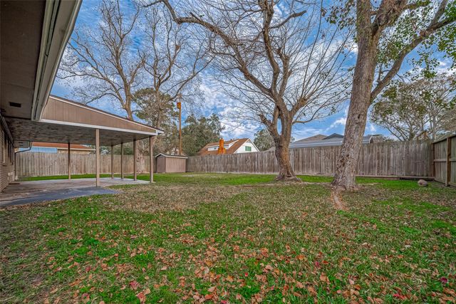 909 Oak Vista Court, Friendswood, TX 77546