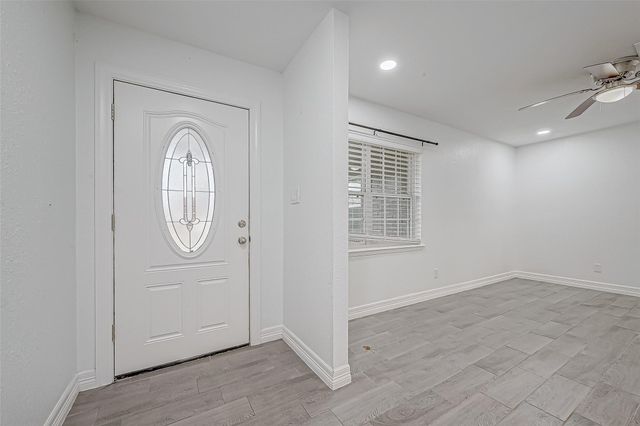 909 Oak Vista Court, Friendswood, TX 77546