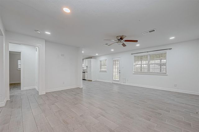 909 Oak Vista Court, Friendswood, TX 77546