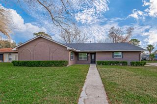 909 Oak Vista Court, Friendswood, TX 77546