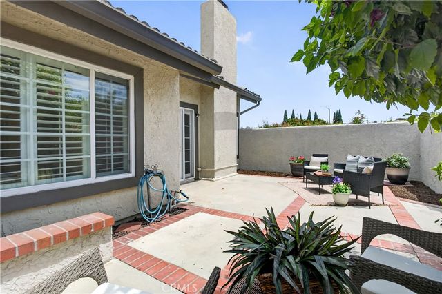 8488 Oakstone Circle, Huntington Beach, CA 92646