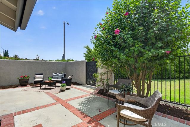 8488 Oakstone Circle, Huntington Beach, CA 92646