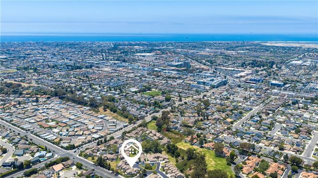 8488 Oakstone Circle, Huntington Beach, CA 92646