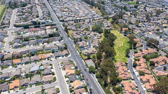 8488 Oakstone Circle, Huntington Beach, CA 92646