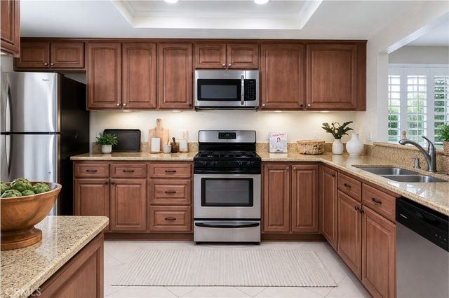 8488 Oakstone Circle, Huntington Beach, CA 92646
