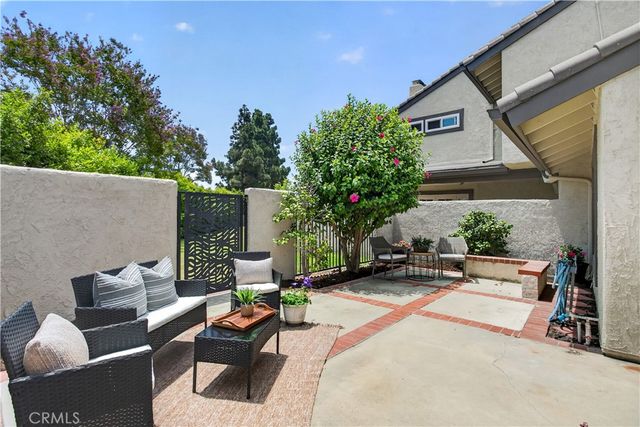 8488 Oakstone Circle, Huntington Beach, CA 92646
