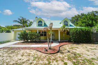 8645 SE Alabama Place, Hobe Sound, FL 33455
