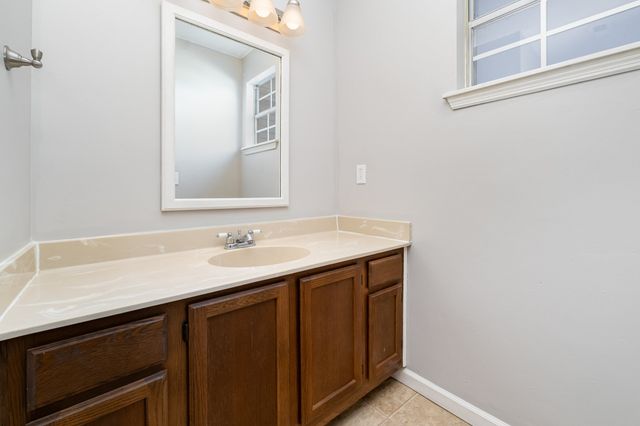 2600 Paddle Wheel Dr, Nashville, TN 37214