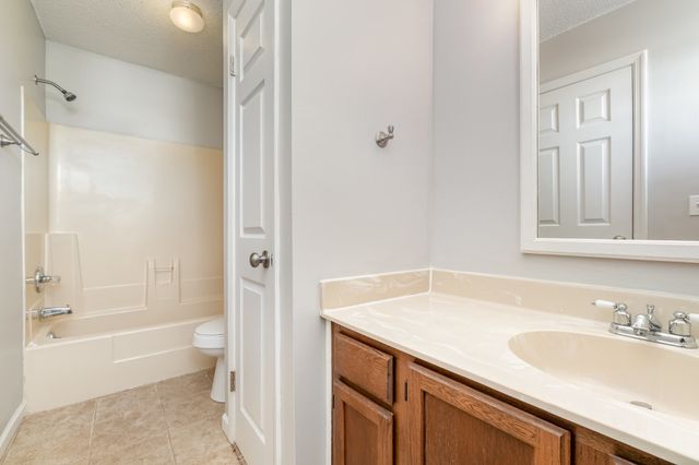 2600 Paddle Wheel Dr, Nashville, TN 37214