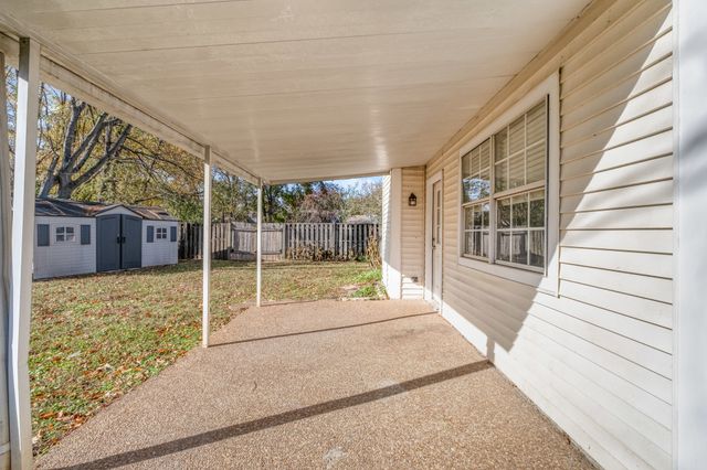 2600 Paddle Wheel Dr, Nashville, TN 37214