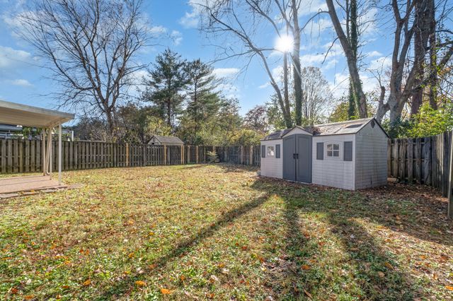 2600 Paddle Wheel Dr, Nashville, TN 37214