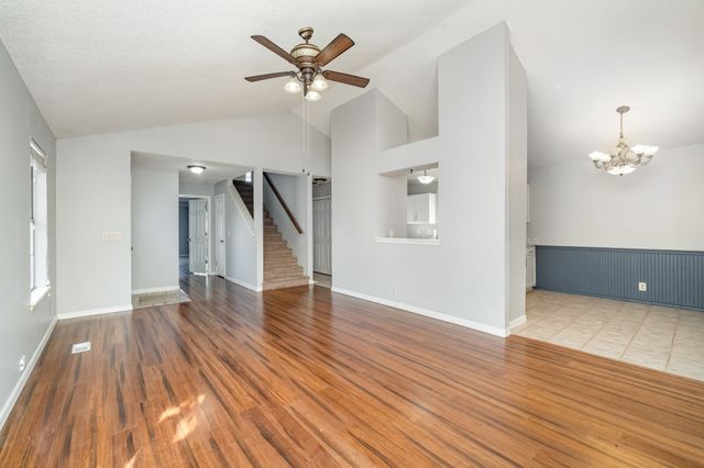 2600 Paddle Wheel Dr, Nashville, TN 37214