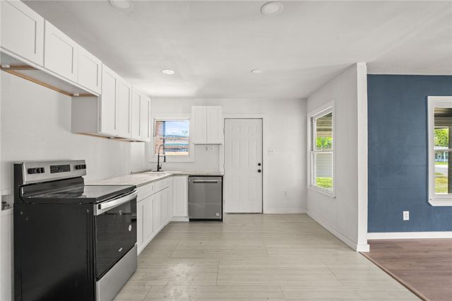 1204 Rose Dr, Alice, TX 78332