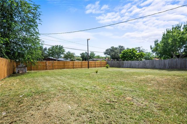 1204 Rose Dr, Alice, TX 78332