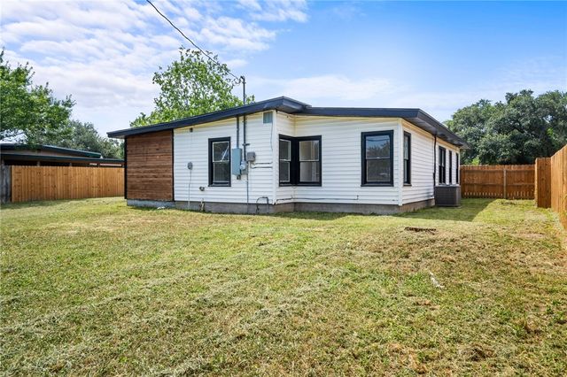 1204 Rose Dr, Alice, TX 78332