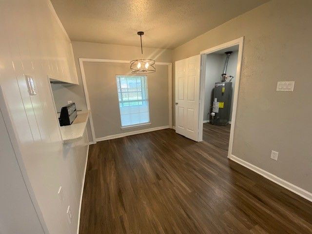 7452 Beaty Street, Fort Worth, TX 76112