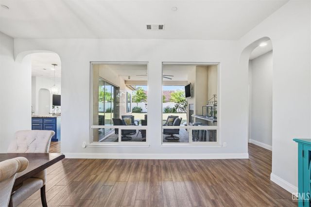 12707 Parkerhill Drive, Bakersfield, CA 93311