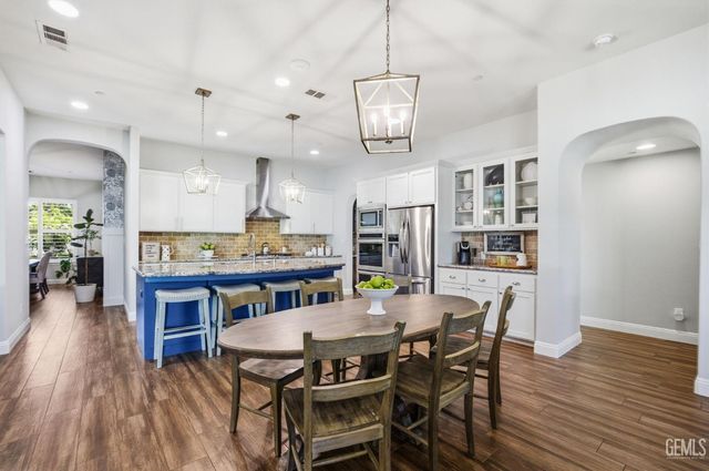 12707 Parkerhill Drive, Bakersfield, CA 93311