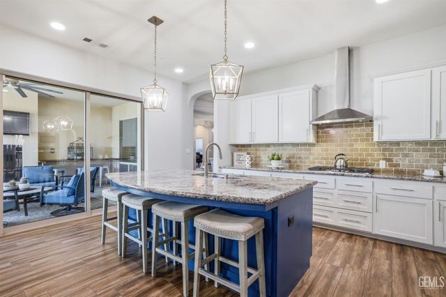 12707 Parkerhill Drive, Bakersfield, CA 93311